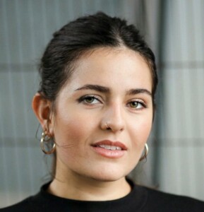 Die Stimmen von Saga Storify 42 Julia Apostolidou 1 289x300 1