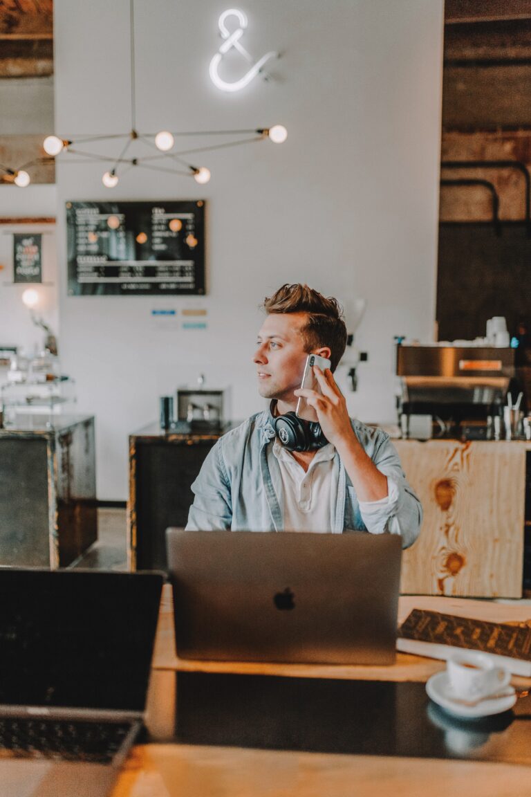 Hörbuch-Marketing: 6 Werkzeuge für Autor:innen, um ihre Arbeit zu bewerben